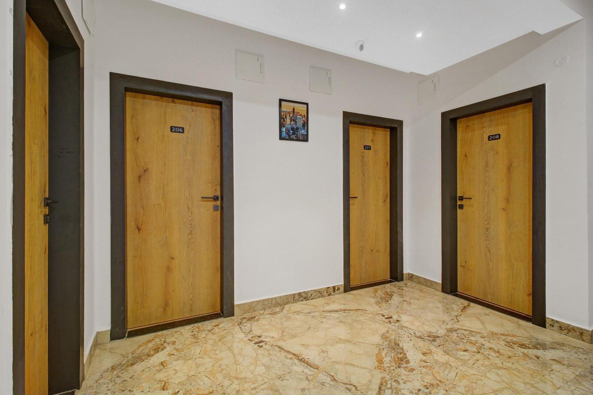 היידראבד Super Townhouse Oak Hitec City Near Image Hospital מראה חיצוני תמונה